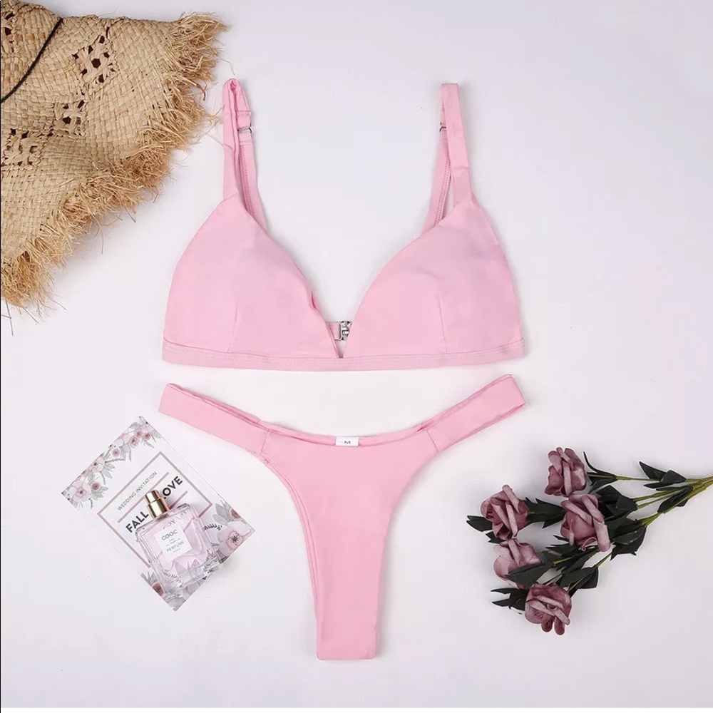 5🌟Sale 🌟  Stunning Pink Brazilian Thong Bikini - Picture 2 of 5
